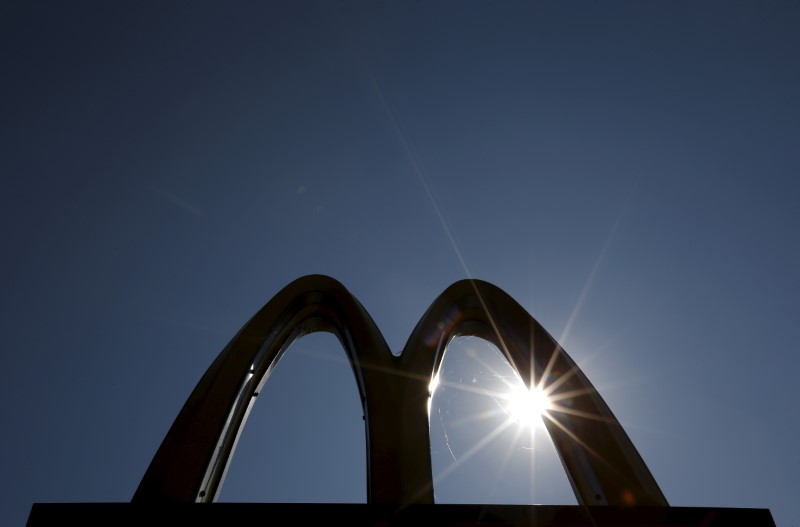 © Reuters. A McDonald's restaurant logo in Chicago