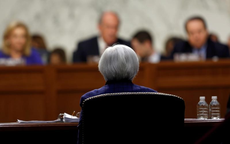 © Reuters. U.S. Federal Reserve Board chair Yellen testifies before Congressional Joint Economic hearing on Capitol Hill in Washington