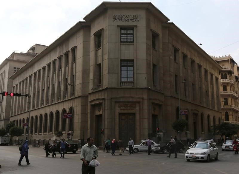© Reuters. المركزي المصري يبقي أسعار الفائدة دون تغيير في اجتماع يوم الخميس