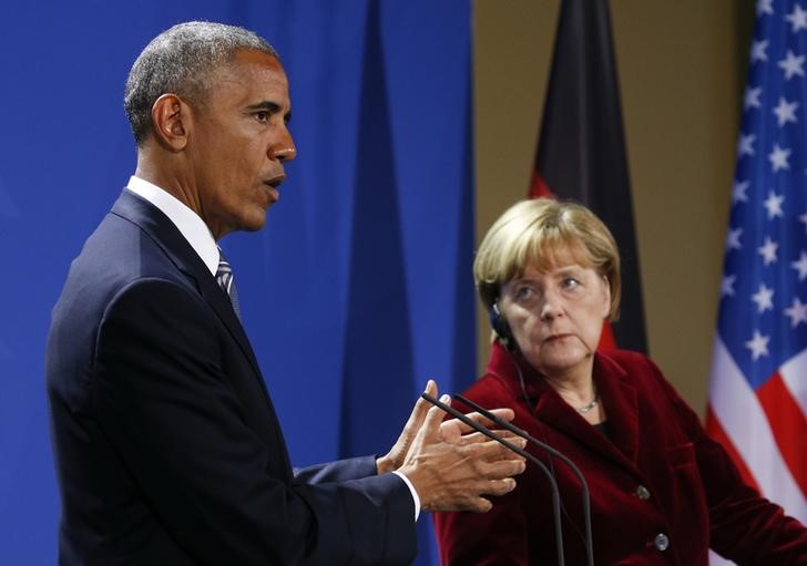 © Reuters. Obama e Merkel concedem entrevista em Berlim