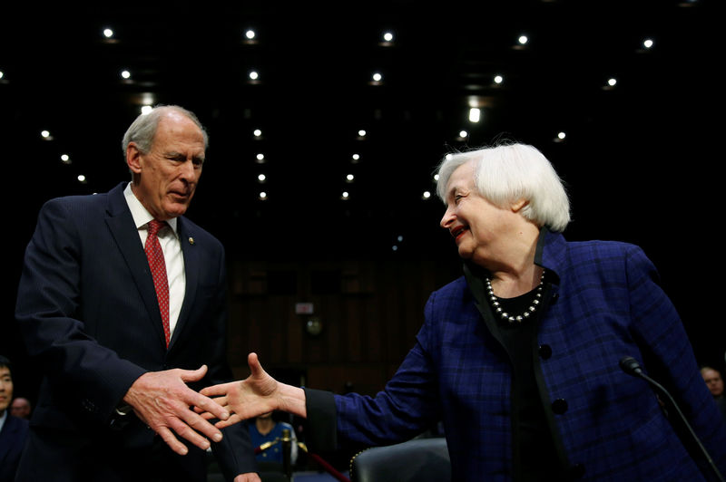 © Reuters. U.S. Federal Reserve Board chair Yellen shakes hands with Senator Coats at Congressional Joint Economic hearing on Capitol Hill in Washington