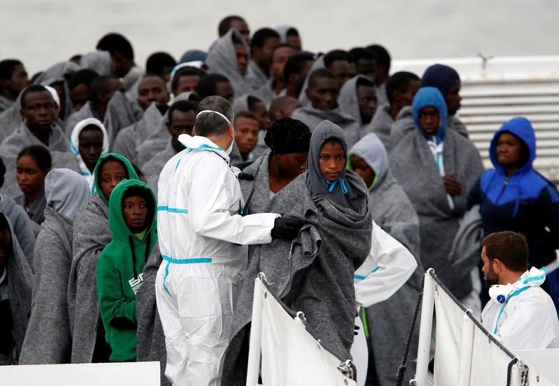 © Reuters. وكالة إغاثة: مخاوف من غرق نحو مئة مهاجر في البحر المتوسط