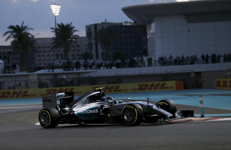 © Reuters. طرح تذاكر إضافية لسباق أبوظبي في ختام موسم فورمولا 1