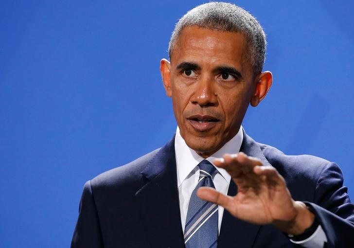 © Reuters. Obama fala durante entrevista coletiva com Merkel em Berlim