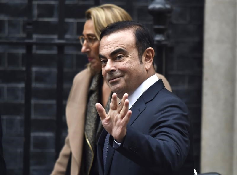 © Reuters. Carlos Ghosn, CEO of Nissan, leaves 10 Downing Street after meeting Britain's Prime Minister Theresa May in London