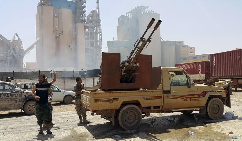 © Reuters. جيش شرق ليبيا يزعم سيطرته على حي ببنغازي متنازع عليه منذ فترة طويلة