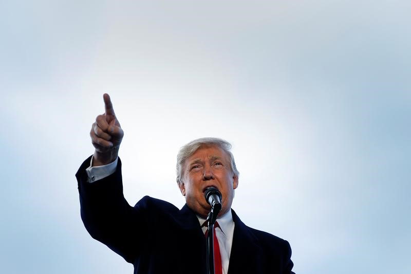 © Reuters. Republican presidential nominee Donald Trump attends a campaign event in Wilmington