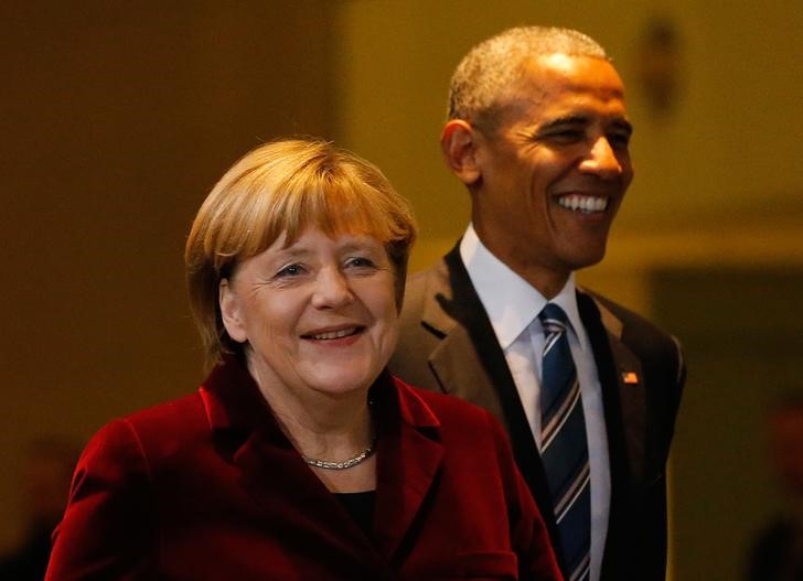 © Reuters. Merkel e Obama em Berlim