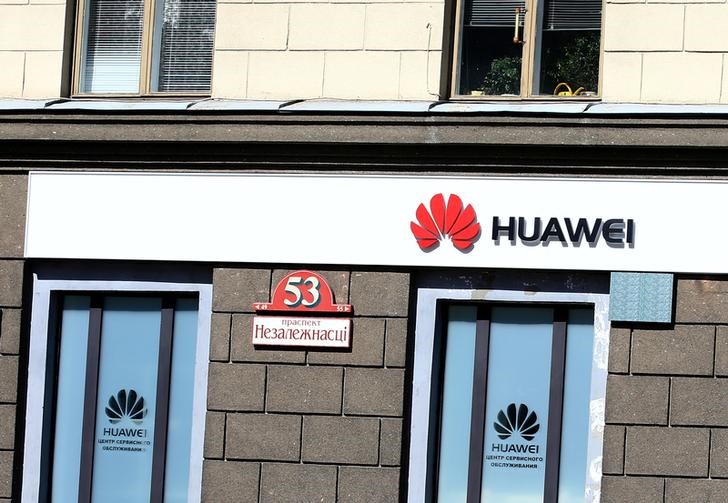 © Reuters. Logo da Huawei é visto em Misk, Belarus