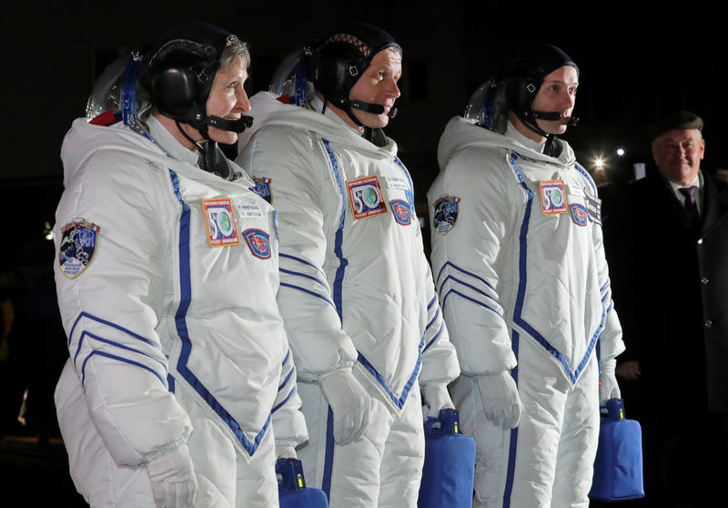 © Reuters. The International Space Station (ISS) crew members Peggy Whitson of the U.S., Oleg Novitskiy of Russia and Thomas Pesquet of France are seen before the launch of the Soyuz MS-03 spacecraft at the Baikonur cosmodrome