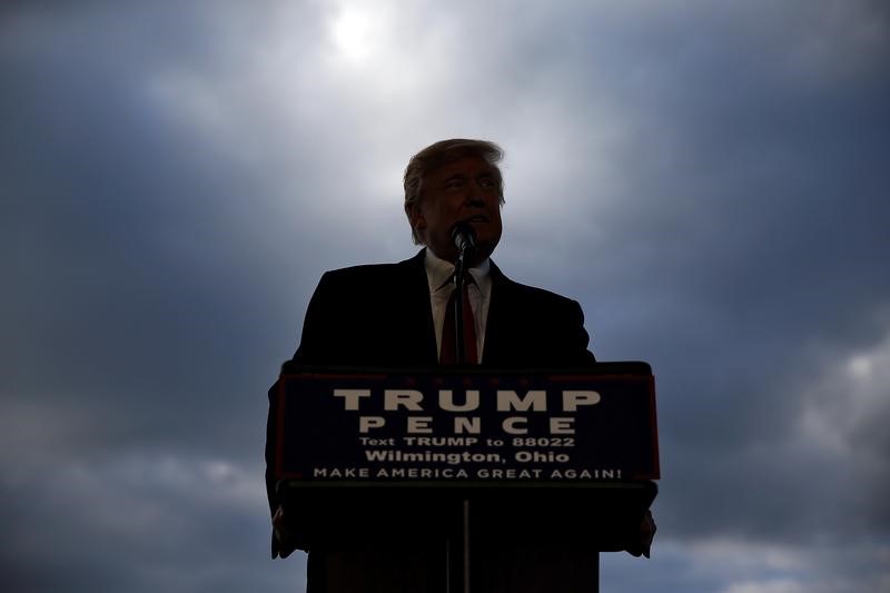 © Reuters. Republican presidential nominee Donald Trump attends a campaign event in Wilmington