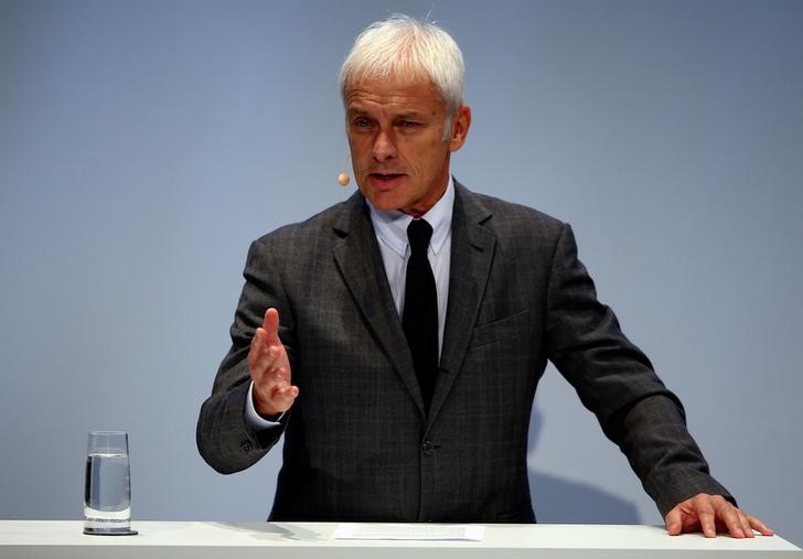 © Reuters. Volkswagen acuerda eliminar 23.000 empleos en Alemania para resucitar su marca