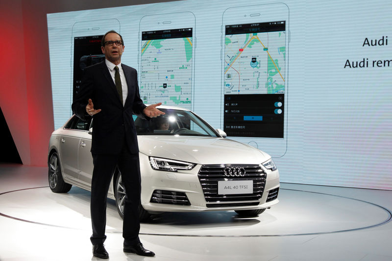 © Reuters. Joachim Wedler, President of Audi China, attends a news conference with an Audi A4L 40 TFSI in Guangzhou