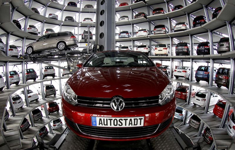 © Reuters. Volkswagen models Golf Cabriolet and Passat are stored at the CarTowers next to the Volkswagen plant in Wolfsburg