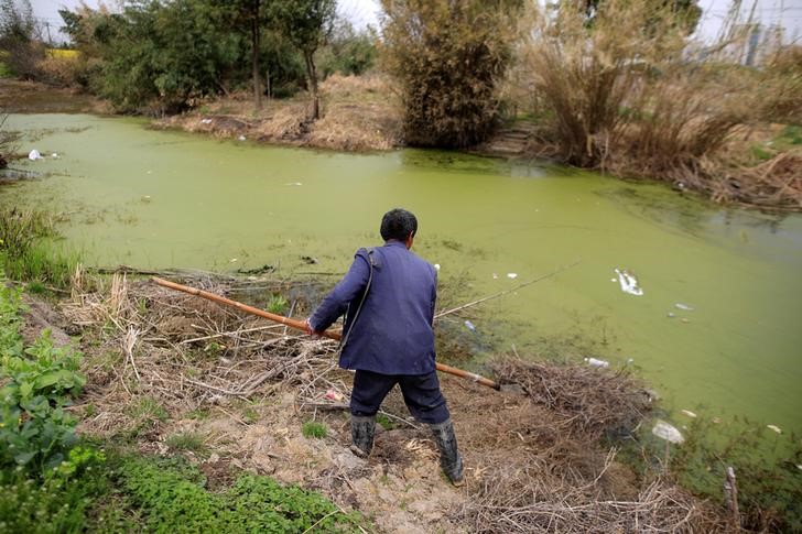 © Reuters. الصين تحرز تقدما في مكافحة الضباب الدخاني لكن جودة المياه تتدهور