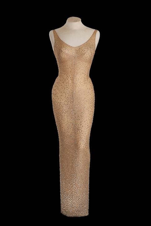 © Reuters. Vestido usado por Marilyn Monroe em fotografia de divulgação da Julien's Auctions