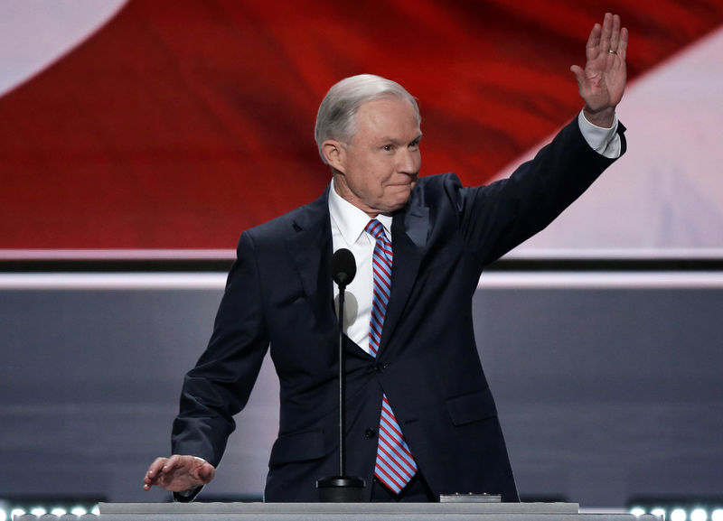 © Reuters. U.S. Senator Jeff Sessions waves to the crowd as he speaks at the Republican National Convention in Cleveland