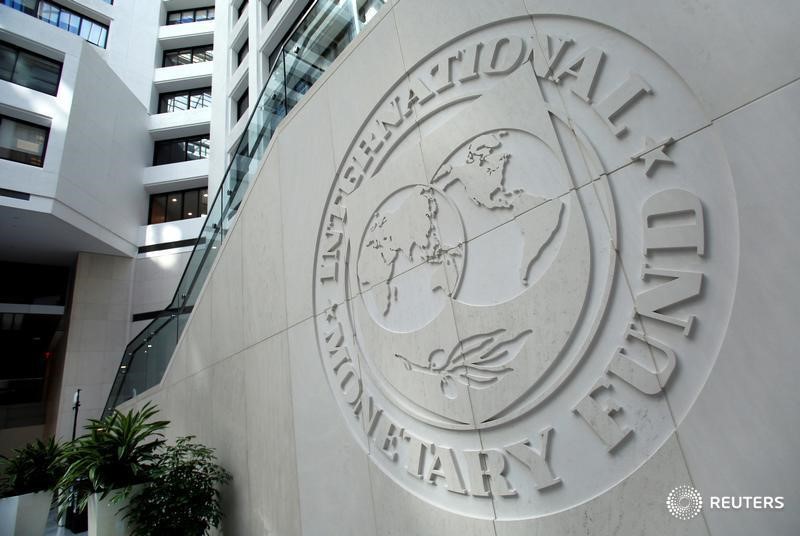 © Reuters. The International Monetary Fund logo is seen inside its headquarters at the end of the IMF/World Bank annual meetings in Washington