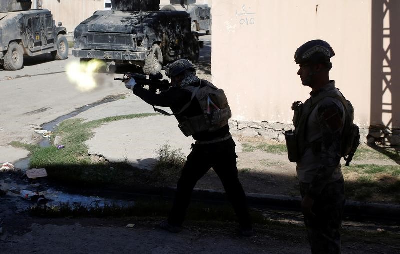 © Reuters. القوات العراقية توسع سيطرتها في الموصل والدولة الإسلامية تتوعد بهجمات انتحارية