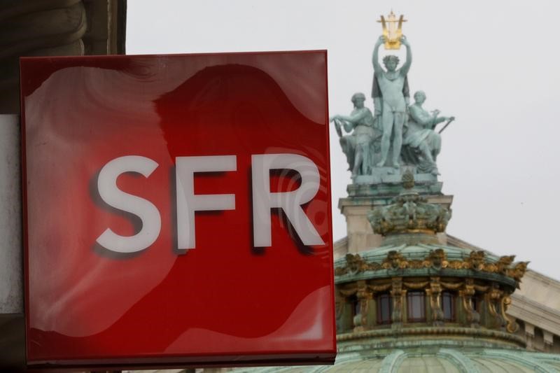 © Reuters. LES CONCURRENTS DE SFR VONT RÉCLAMER DES INDEMNITÉS