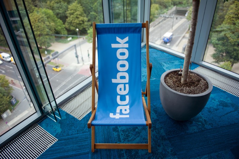 © Reuters. Picture shows Facebook logo on a beach chair at Facebook office in Berlin