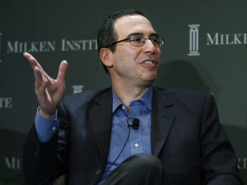 © Reuters. Steven Mnuchin speaks at the 2009 Milken Institute Global Conference in Beverly Hills