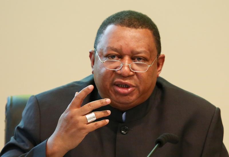 © Reuters. Mohammed Sanusi Barkindo, Secretary General of Opec speaks during a meeting at the Eni Congress Center in Rome