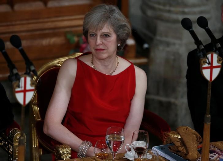 © Reuters. Britain's Prime Minister, Theresa May listens to a speech at the Lord Mayor's Banquet, at the Guildhall, London