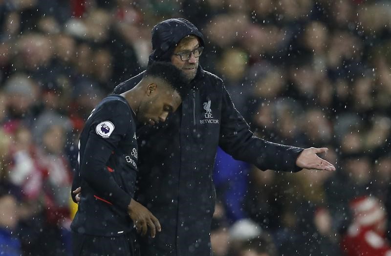 © Reuters. Liverpool manager Juergen Klopp with Daniel Sturridge before he comes on as substitute