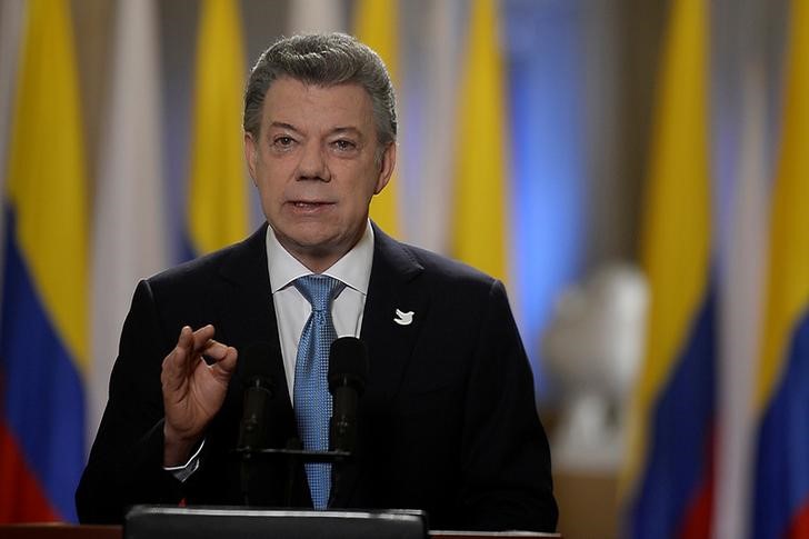 © Reuters. رئيس كولومبيا يسمح بمناقشة نسخة معدلة من اتفاق السلام في الكونجرس