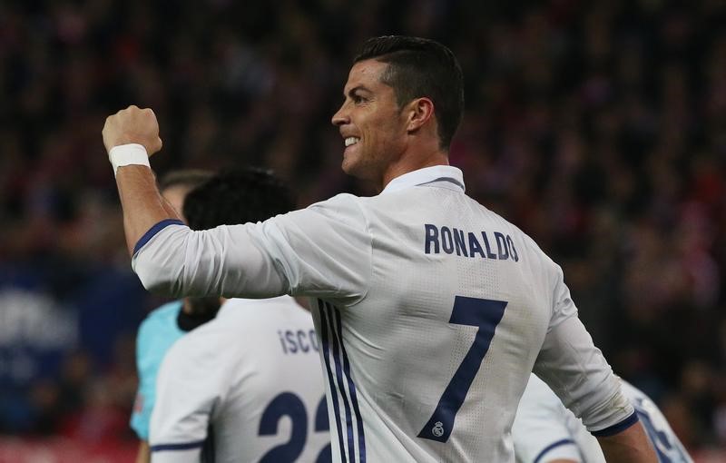 © Reuters. El Madrid, más líder tras golear al Atleti