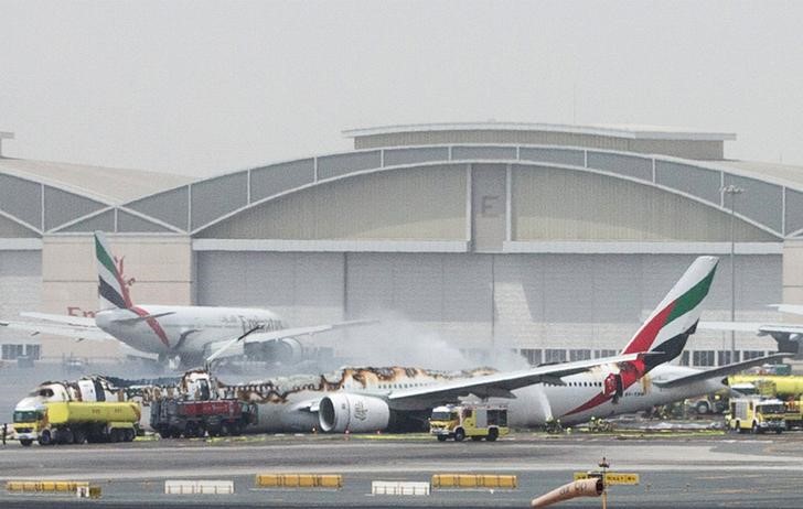 © Reuters. Emirates Airline flight is seen after it crash-landed at Dubai International Airport