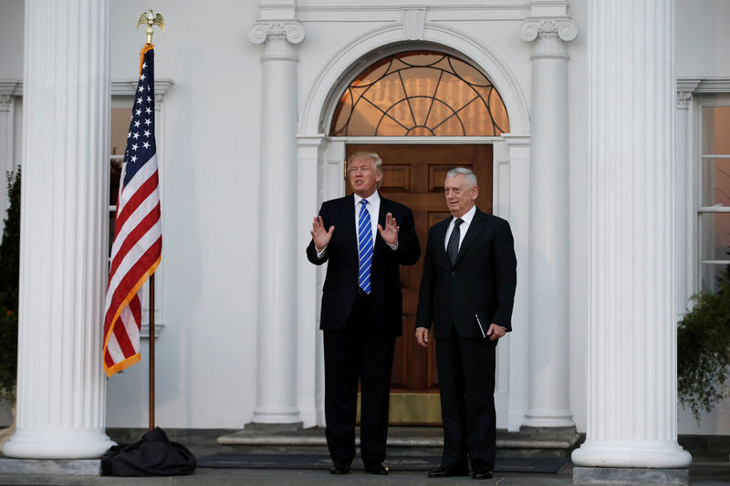 © Reuters. U.S. President-elect Donald Trump stands with retired Marine Gen. James Mattis following their meeting at the main clubhouse at Trump National Golf Club in Bedminster