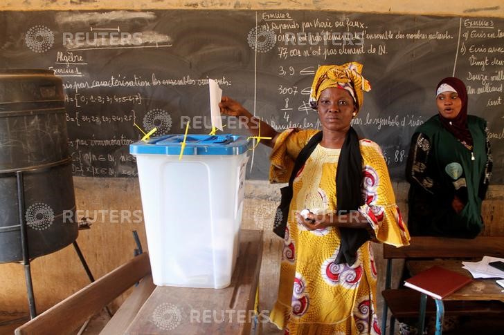 © Reuters. انتخابات محلية في مالي تشهد احتجاجات ومقاطعة