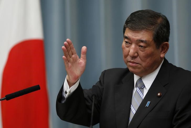 © Reuters. Ishiba speaks during a news conference at Prime Minister Shinzo Abe's official residence in Tokyo