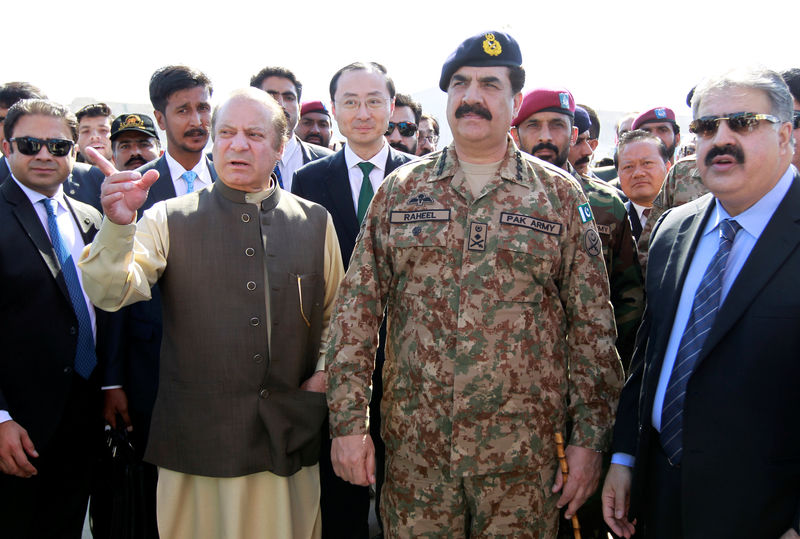 © Reuters. Sharif attends a port inauguration in Gwadar