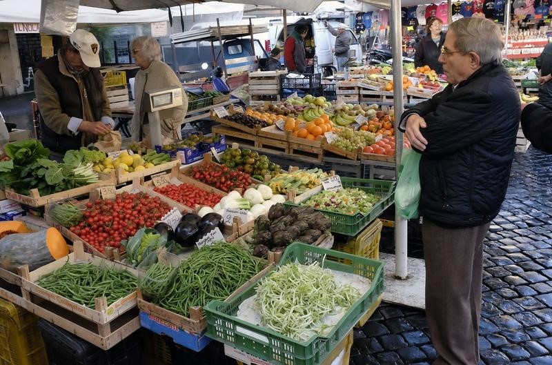 © Reuters. A man looks on at the local market in downtown Rome