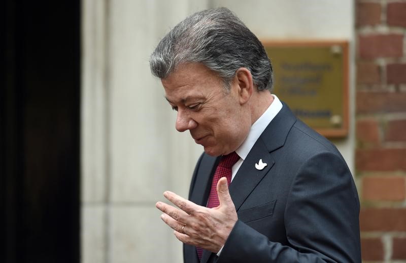 © Reuters. El presidente de Colombia dice que no tiene tumores cancerígenos