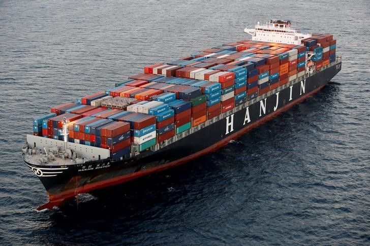 © Reuters. File photo of a Hanjin Shipping Co ship is seen stranded outside the Port of Long Beach