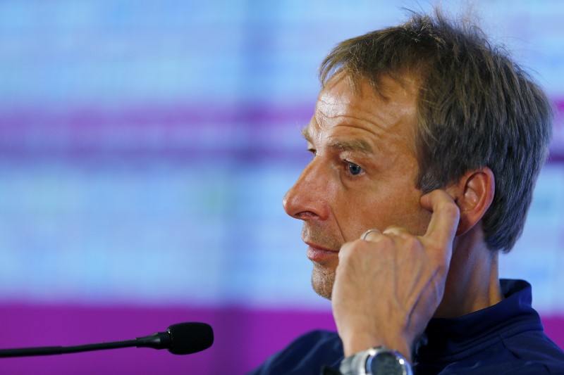 © Reuters. U.S. national soccer team coach Juergen Klinsmann listens to a question during a news conference at the team's training center in Sao Paulo
