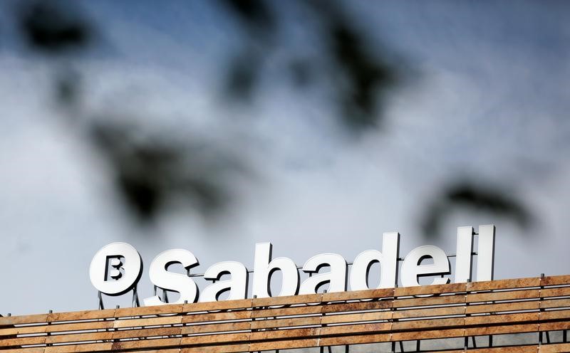 © Reuters. El Ibex-35 abre al alza, Sabadell cae tras colocación de acciones