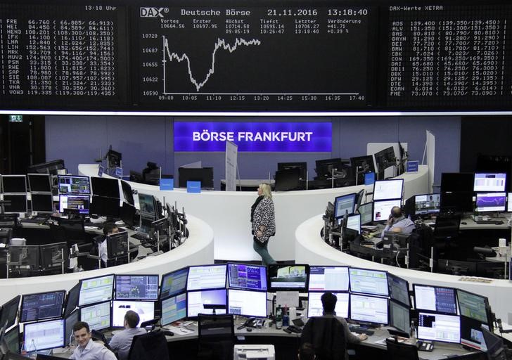 © Reuters. La sala operativa della borsa di Francoforte