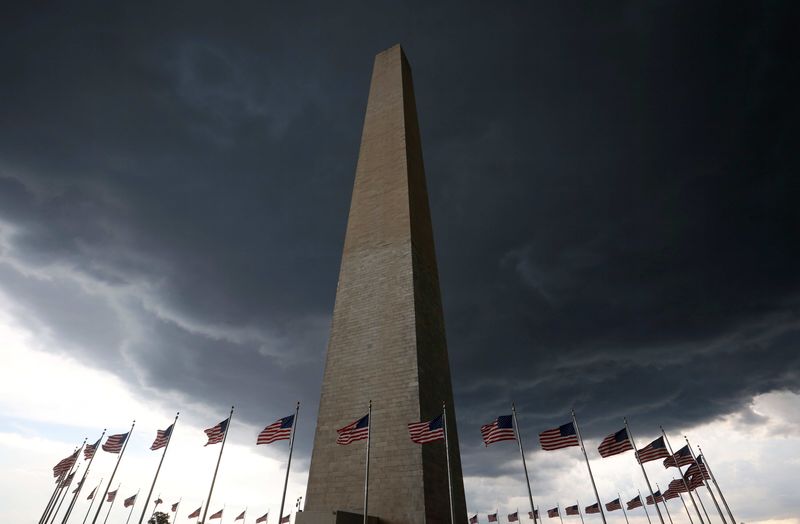 © Reuters. File photo of storm clouds hovering above the Washington monument in Washington