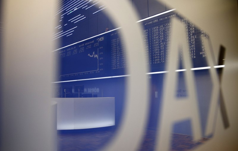 © Reuters. LES BOURSES EUROPÉENNES RESTENT ORIENTÉES À LA HAUSSE À MI-SÉANCE