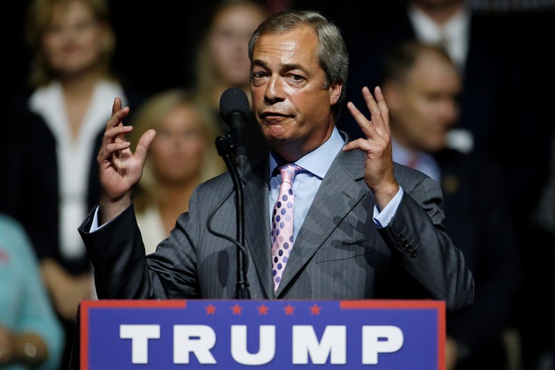 © Reuters. Nigel Farage discursa em comício de Donald Trump durante a eleição presidencial dos EUA