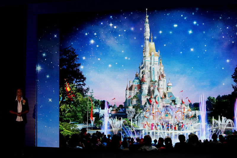 © Reuters. An artist's impression of the new castle is shown during a presentation on Hong Kong Disneyland's resort expansion and development plan in Hong Kong