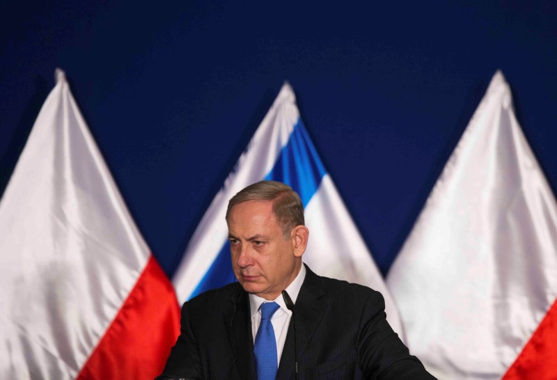 © Reuters. Israeli Prime Minister Benjamin Netanyahu delivers a joint statement with his Polish counterpart Beata Szydlo (not pictured) after their meeting in Jerusalem