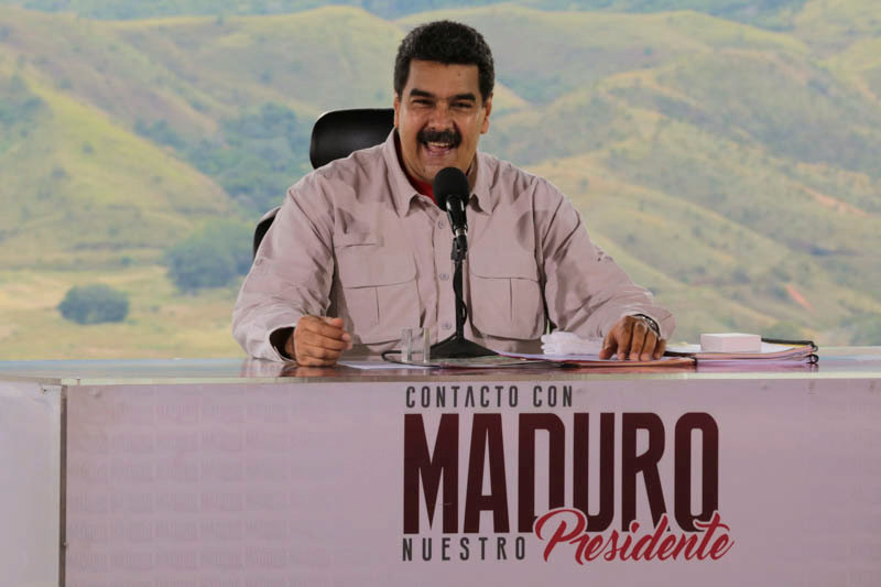 © Reuters. Venezuela's President Nicolas Maduro speaks during his weekly broadcast "En contacto con Maduro" (In contact with Maduro) in La Victoria