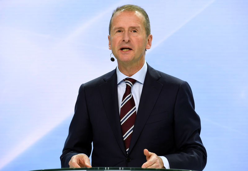 © Reuters. Volkswagen's brand chief Herbert Diess delivers his speech as Volkswagen presents a turnaround plan at a news conference in Wolfsburg