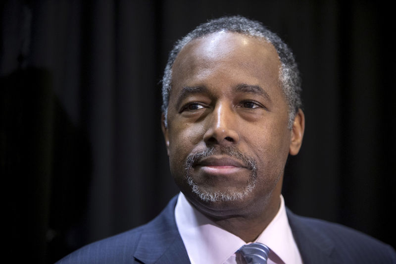 © Reuters. File picture of Ben Carson listening to a question from a reporter during a campaign stop in Las Vegas